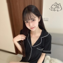 6k  喜歡騎上去慢慢搖 粉嫩小穴會緊緊含著你 慾穴濕潤又含羞