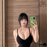 10k  清純巨乳正妹 皮膚超白