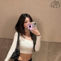 7k  平常是做彩妝工作的女生  很會打扮自己，氣質乾淨