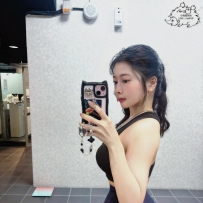 6k  性感姊姊 ~ 真天然巨乳，摸一下就軟